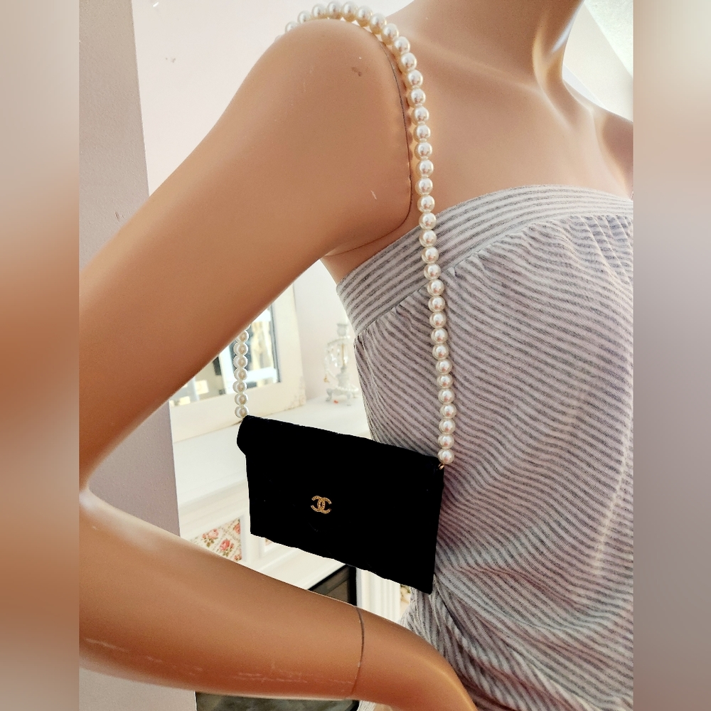 5️⃣0️⃣0️⃣ CHANEL Micro Purse/ Pearl Coin Purse - Picture 2 of 16